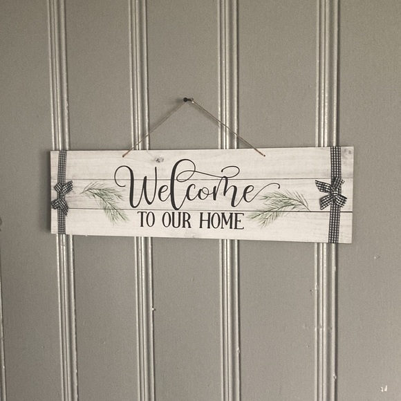 NWT Slatted Wood Horizontal Welcome To Our Home Decor Sign w/ Bows - Picture 13 of 14